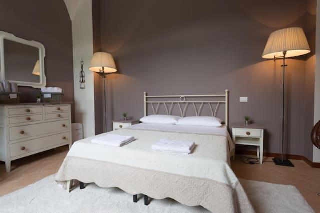 Aparthotel Ht Castello Di Campolongo Valfabbrica Exterior foto