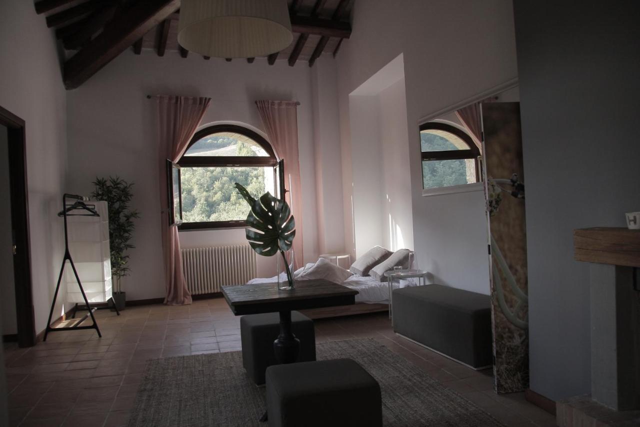 Aparthotel Ht Castello Di Campolongo Valfabbrica Exterior foto