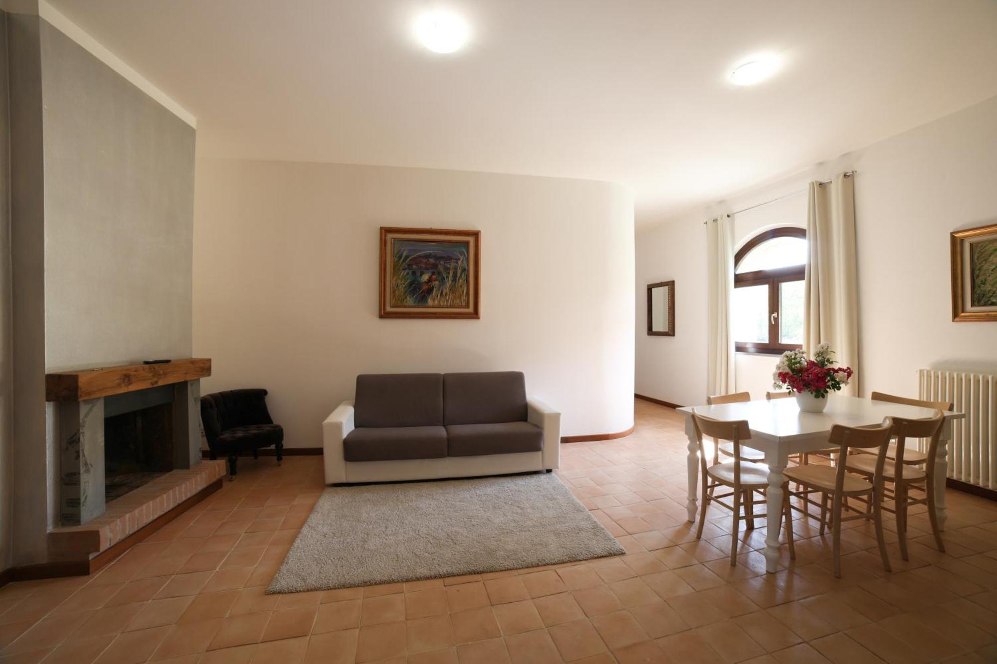 Aparthotel Ht Castello Di Campolongo Valfabbrica Exterior foto