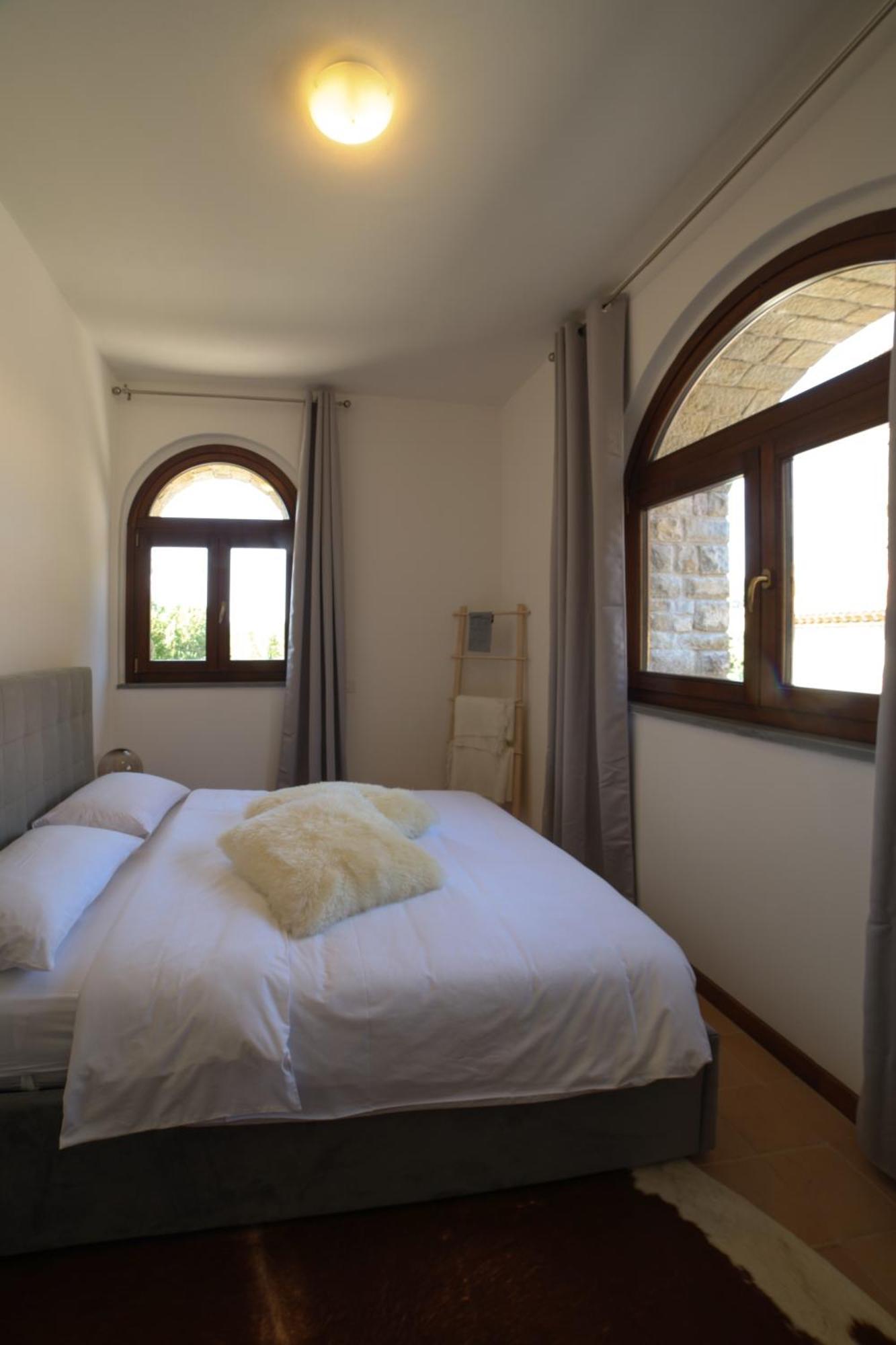 Aparthotel Ht Castello Di Campolongo Valfabbrica Exterior foto